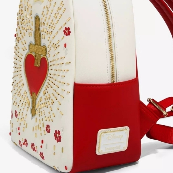 Loungefly Snow White Dagger Heart Box Backpack main image 10